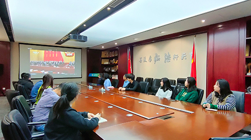 弘潔藍天觀看全國人大會議開幕 以科技賦